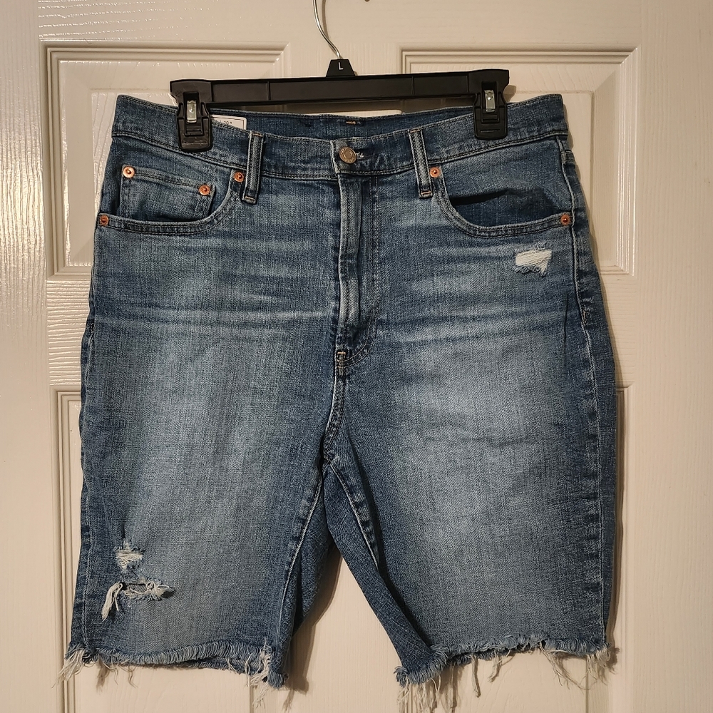 GAP High Rise Bermuda